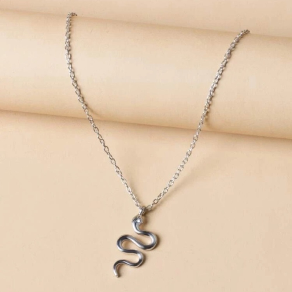 EMERY ROSE snake charm necklace